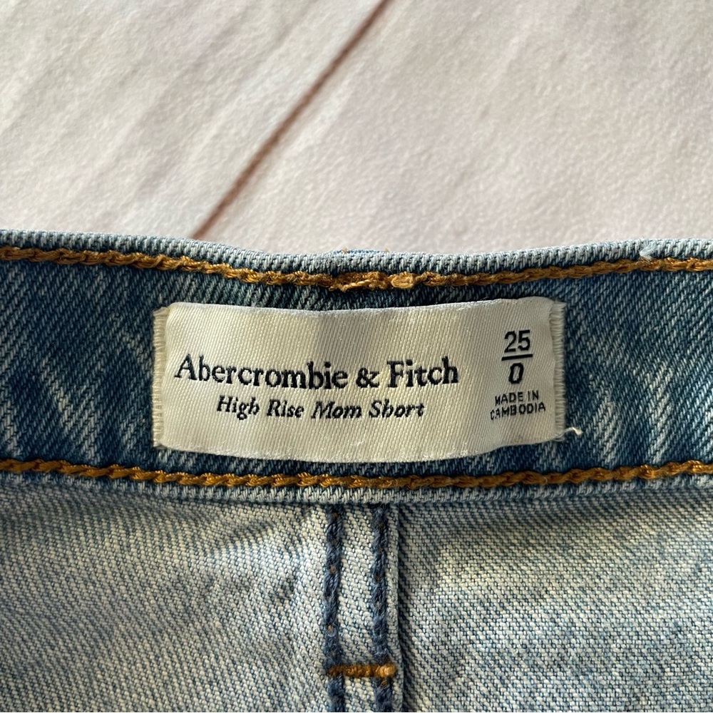 EUC Abercrombie & Fitch High Rise Mom Shorts Women’s 25 Blue Light Wash Stretch - Picture 10 of 14
